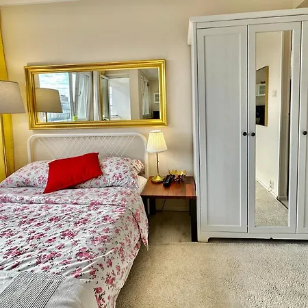 Super Gold Centrum 2x Metro Wifi 600 Mb/s Netflix Hbo Appletv Apartamento Varsovia